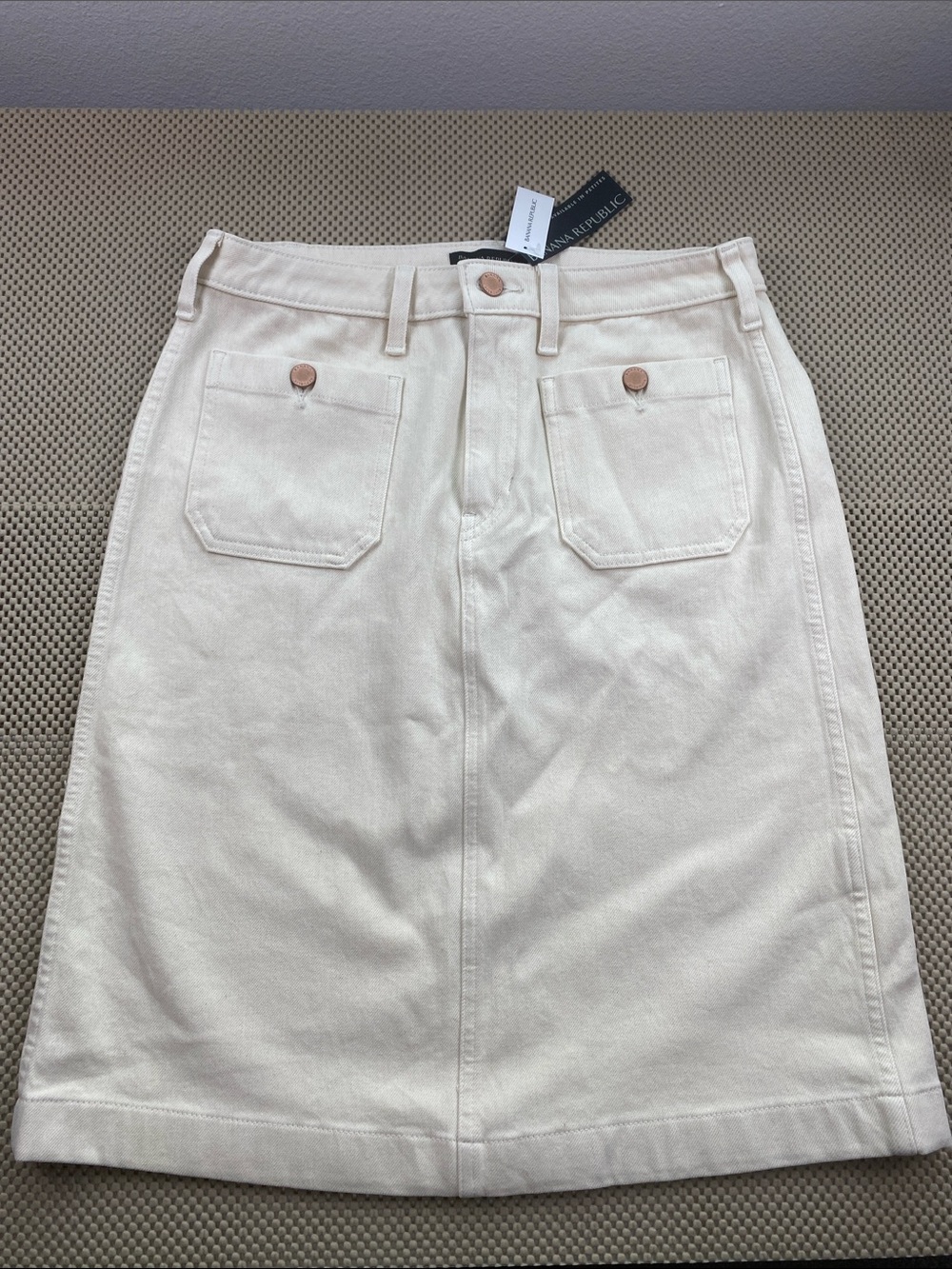 Banana Republic Cream Denim Midi Skirt with Front Patch Pockets Belt Loops NWT